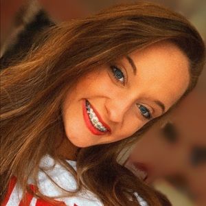 Meet your Posher, Hallie